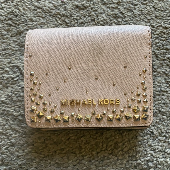Michael Kors Pink Studded LEATHER wallet PASTEL PINK GOLD STUD - Picture 1 of 8